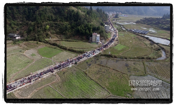 1700桌合攏宴，總長3.7公里，10380人同桌就餐，創(chuàng)歷史之最