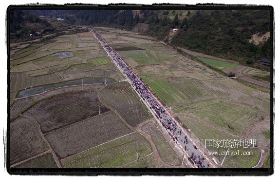 1700桌合攏宴，總長3.7公里，10380人同桌就餐，創(chuàng)歷史之最