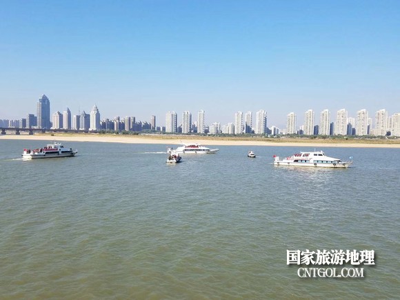 江西開展呵護(hù)一湖清水，嚴(yán)厲打擊非法采砂行動（圖）